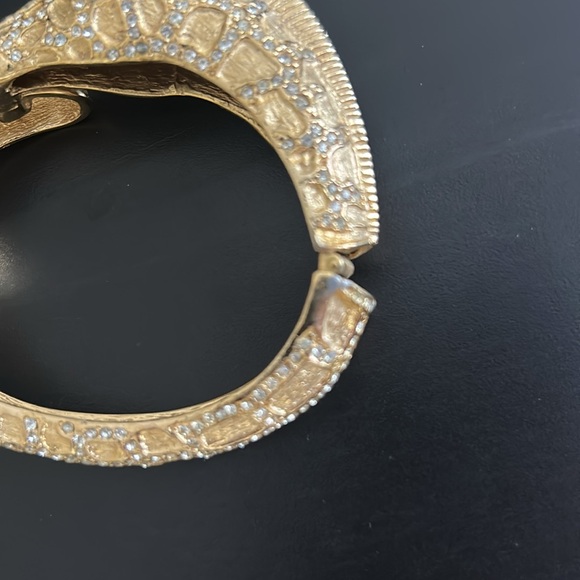 Ciner Gold & Crystal Giraffe Bracelet - Picture 7 of 11
